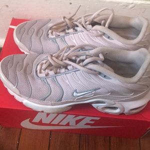 Nike AirMax 6y ( 8 women’s)